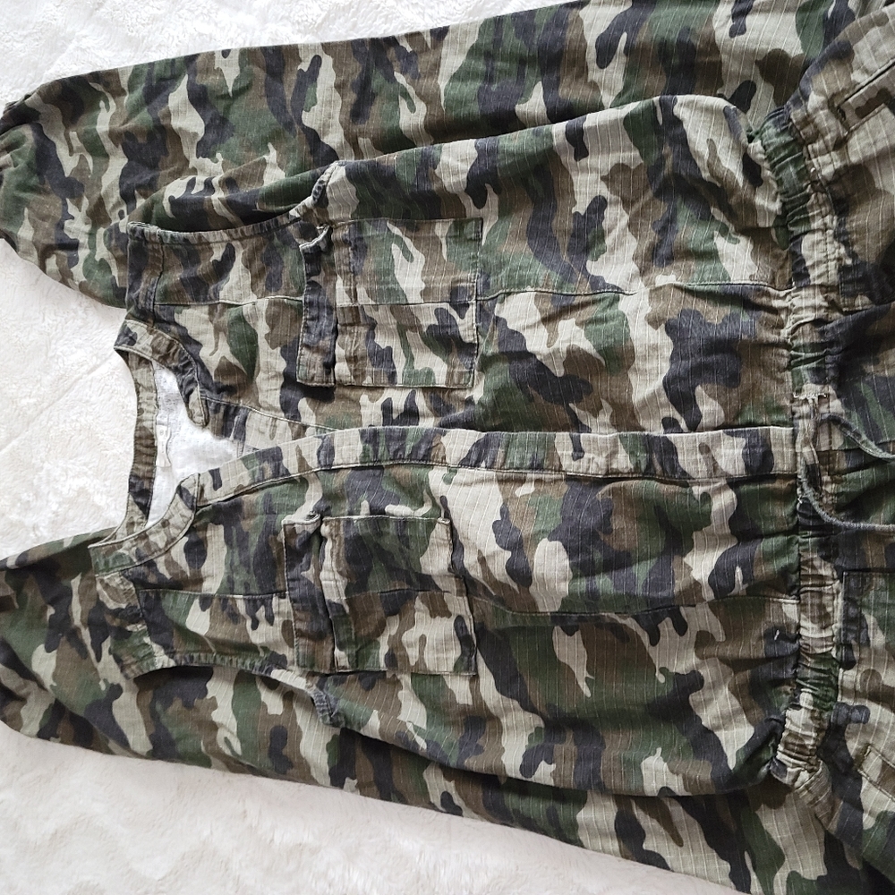 Camouflage Jumpsuit Size Small - image 7